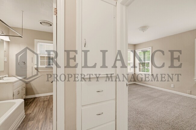 Building Photo - 571 S Roosevelt St