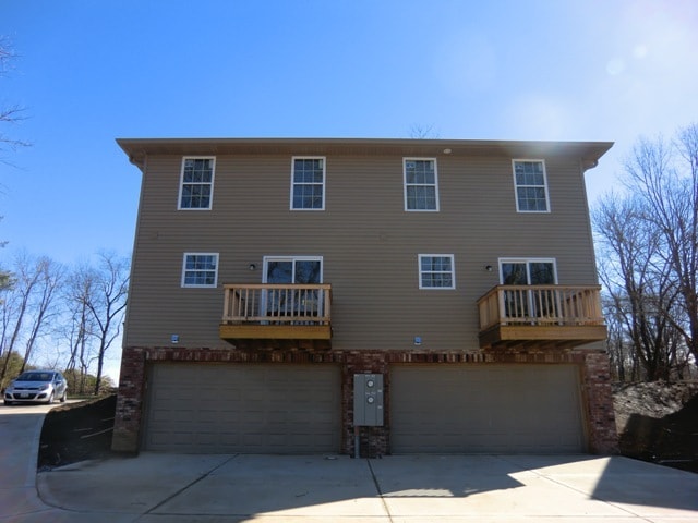 Building Photo - 1409 Village Circle Dr