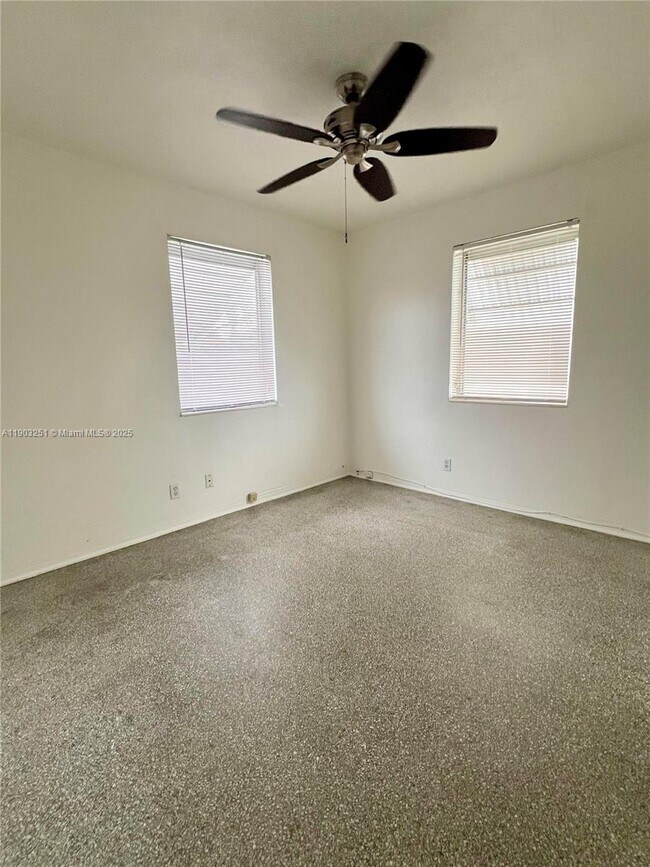 Building Photo - 730 NW 1st Ct