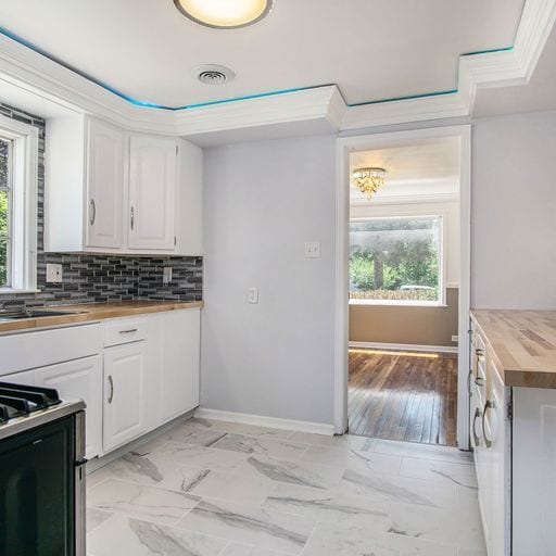 Kitchen - 716 S Twyckenham Dr