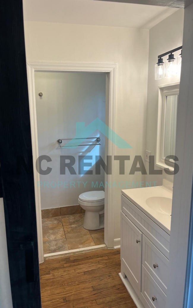 Building Photo - 1212 Red Oak Ave