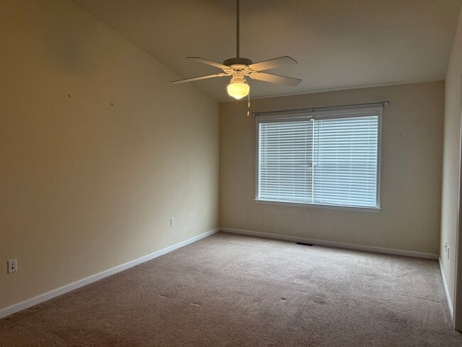 Building Photo - FOR RENT-Available Now! 3 Bed / 2.5 Bath Town-home