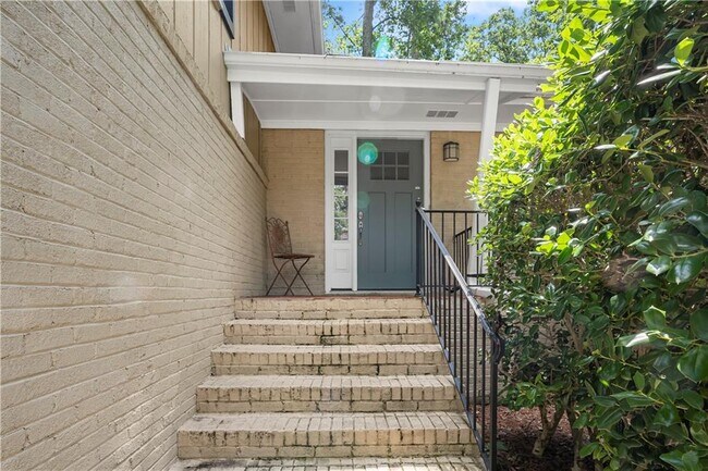 Building Photo - 4695 N Peachtree Rd