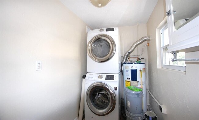 Building Photo - 247 Short St