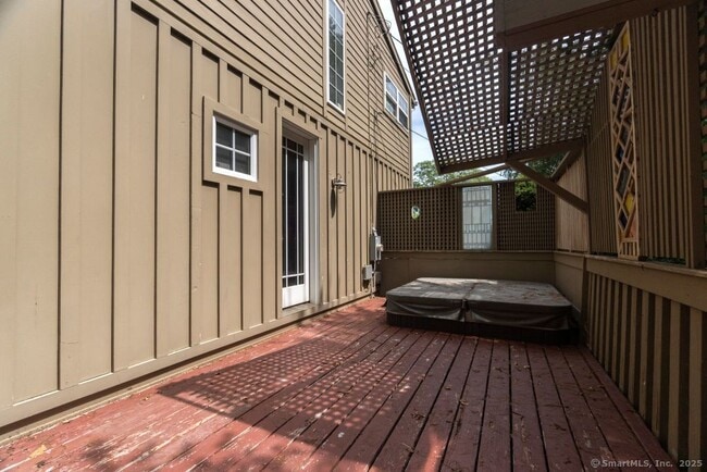 Building Photo - 145 Lakeside Dr