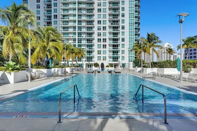 Building Photo - 951 Brickell Ave