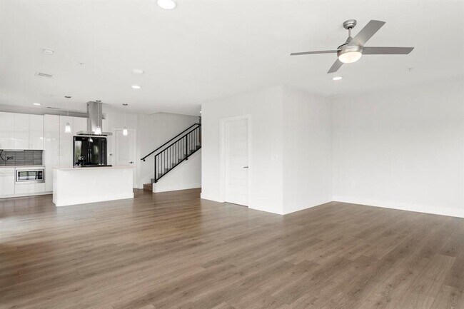 Building Photo - 2213 Poquito St