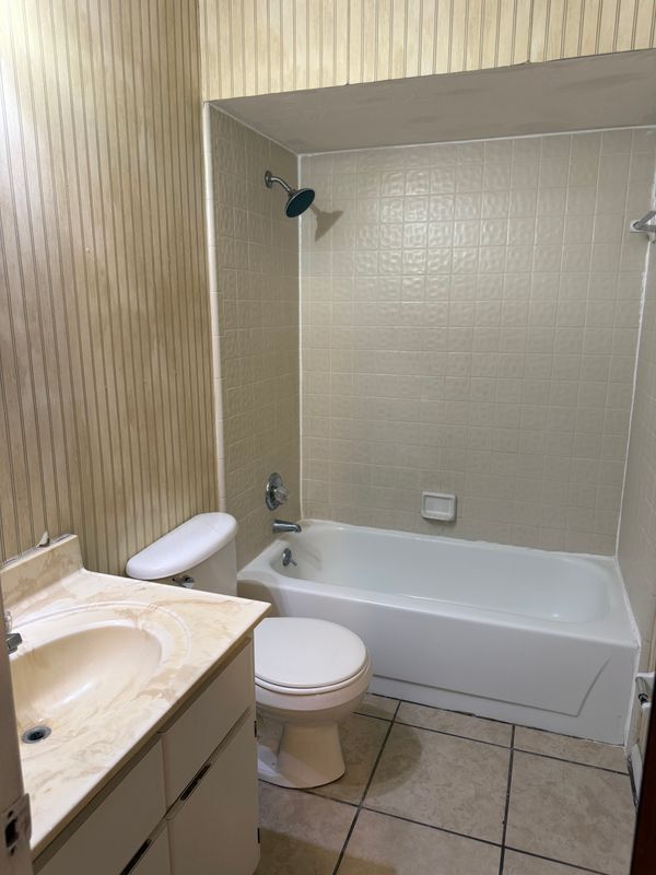Building Photo - 4304 SW 70th Terrace
