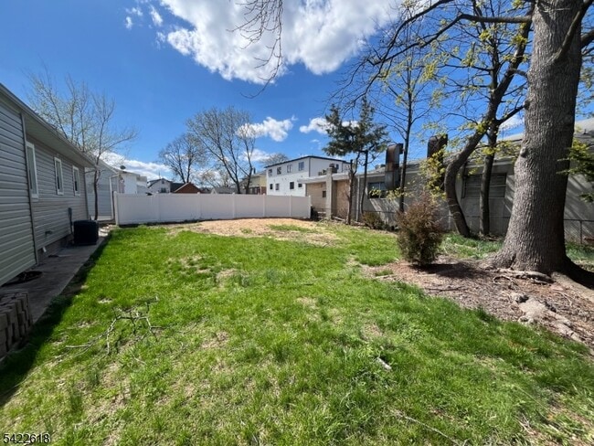 Building Photo - 76 Liberty St