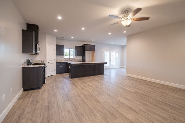 Building Photo - 814 N Palm St