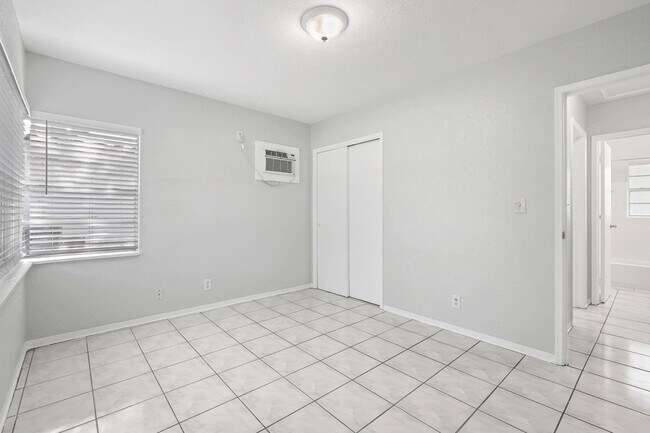 Building Photo - 1409 NW 7th Ave