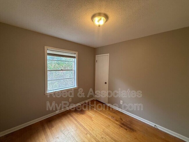 Building Photo - 4210 Kerwin Dr