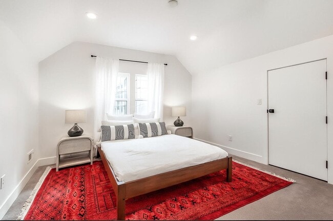 Building Photo - Modern Living in the heart of SLC