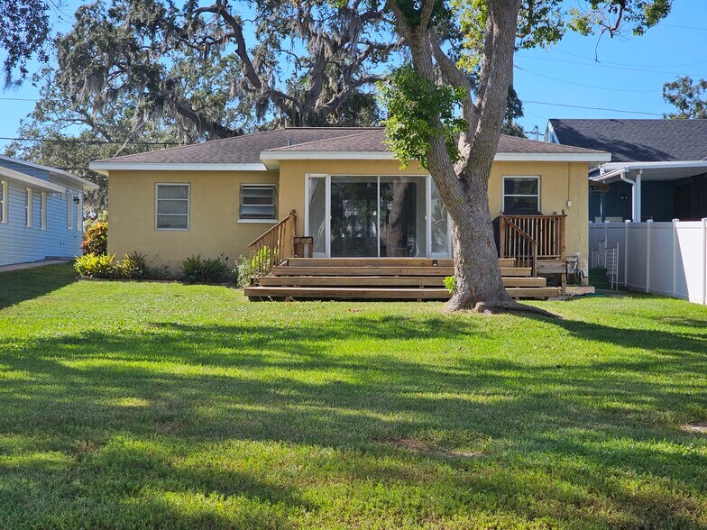 Building Photo - 6112 River Rd