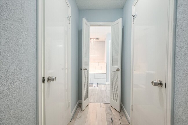 Building Photo - 1723 Rock Fence Dr