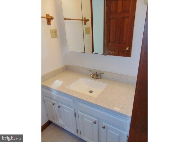 Building Photo - 1175 Osborne Rd