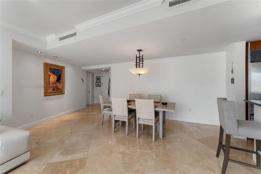 Building Photo - 901 Brickell Key Blvd