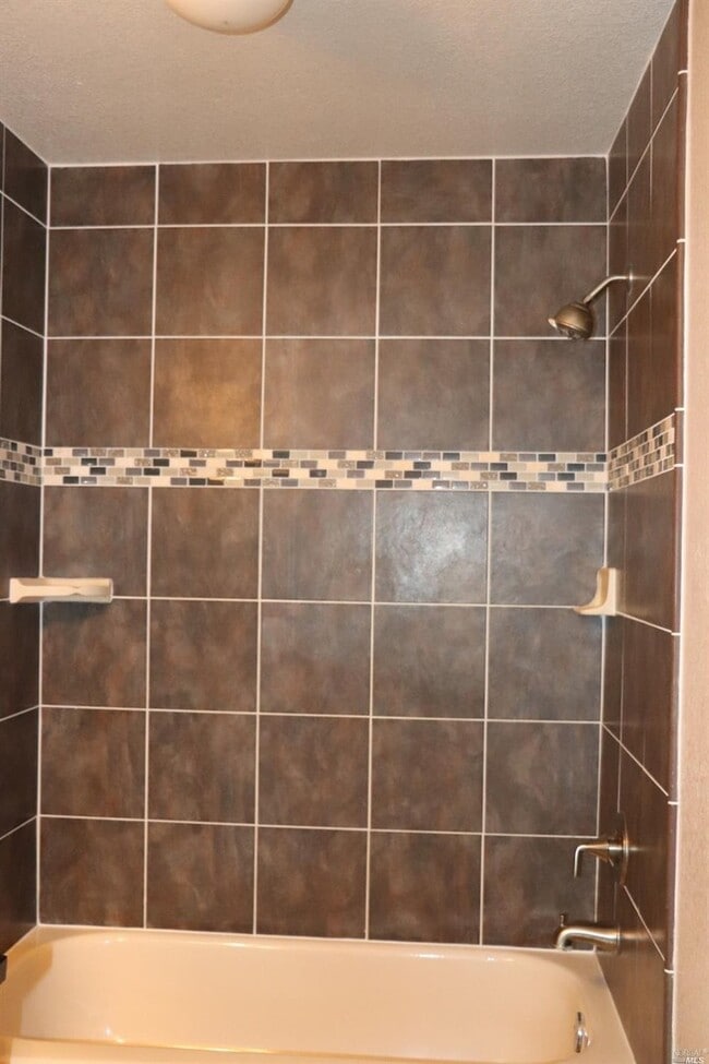 Building Photo - Benicia's 3 Bedrooms & 2.5 Bathrooms Townhouse, Water/Sewer/Trash Paid by HOA