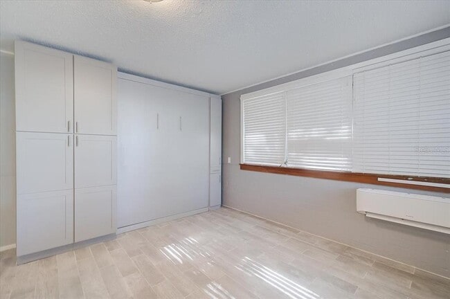 Building Photo - 1223 Cocoanut Ave