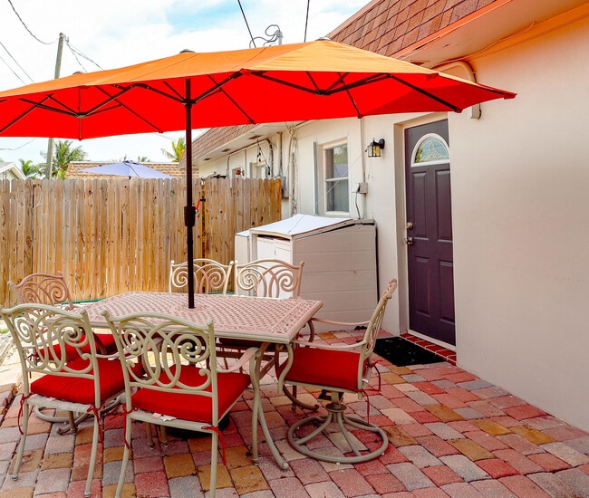 Building Photo - 714 S Arnold Ave