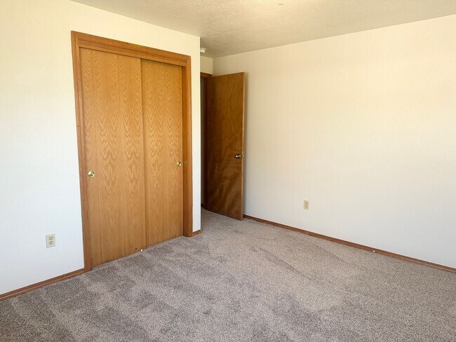 Building Photo - 2538 NE Norton Ct