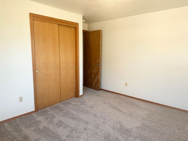 Building Photo - 3 Bedroom 2 Bath McMinnville OR