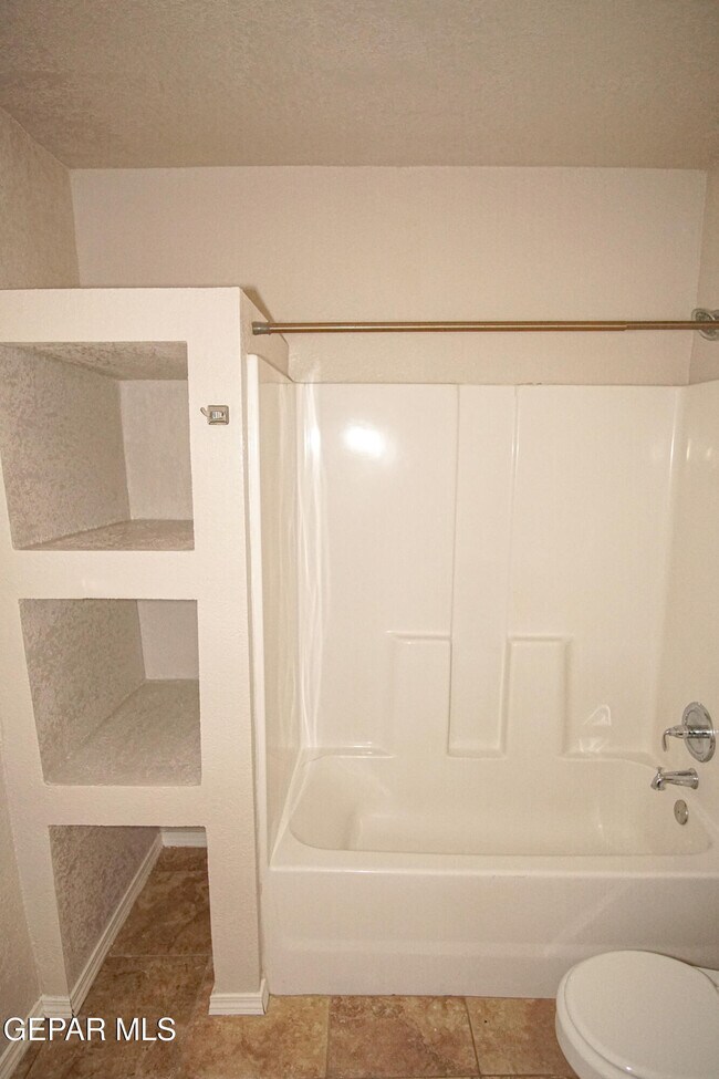 Building Photo - 2862 Grant Ave