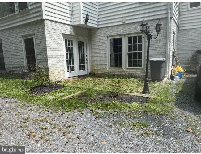 Building Photo - 1800 Eagles Ridge Ct\