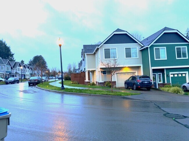 Building Photo - Charming 3BD | 2.5BA Townhome | Vintage Creek Community | Sherwood