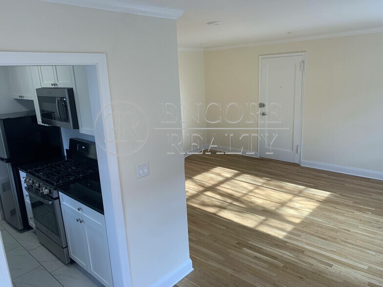 Building Photo - 153 Saint Paul St