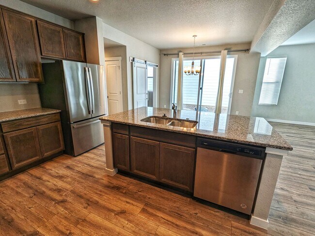 Building Photo - 3 Bedroom, 2.5 Bathroom with two car garage