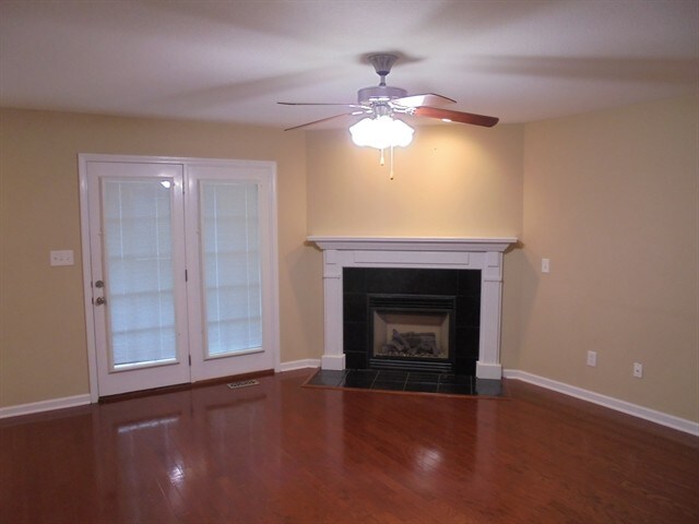 Building Photo - 5600 Gateswalk Ln