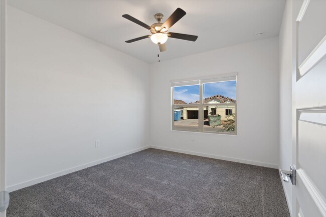 Building Photo - 12437 W Old Farm Dr