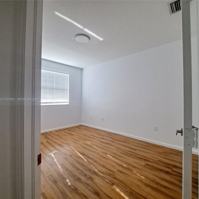 Building Photo - 642 SW 106th Ave