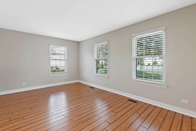 Building Photo - 728 Brandon Pl