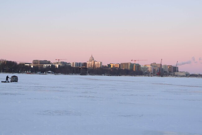 Building Photo - 637 S Shore Dr