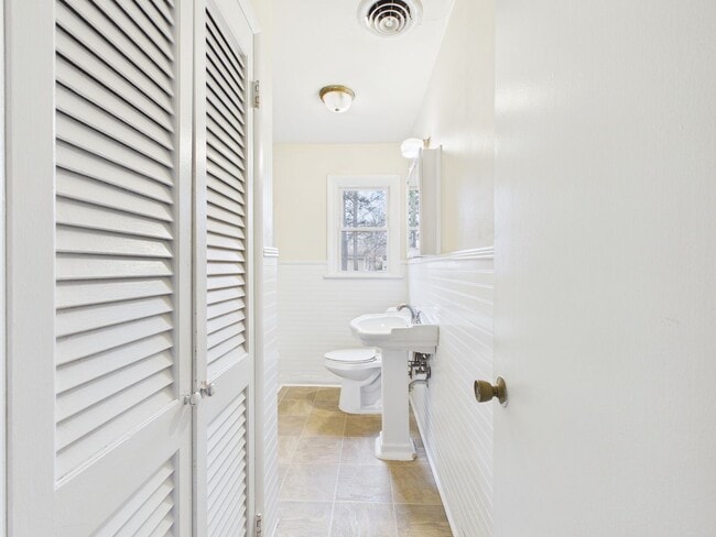 Building Photo - 1018 Barlen Dr