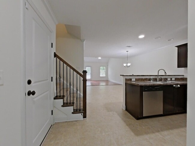 Building Photo - 528 Scenic Dr