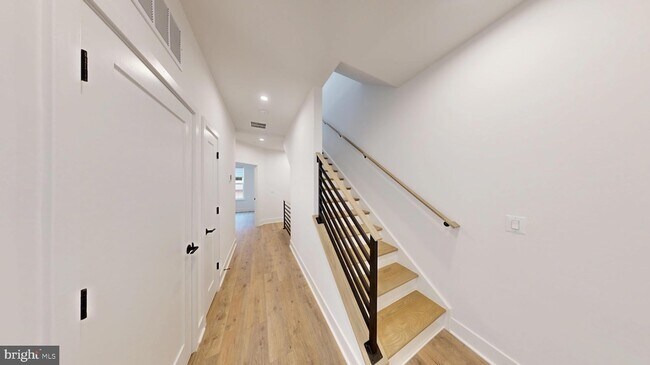 Building Photo - 5617 Vermillion Cir