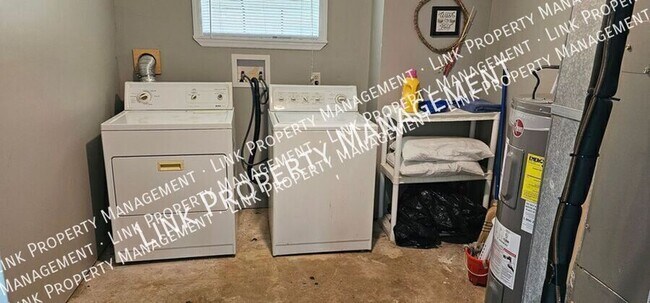 Building Photo - 2433 Meade Cir