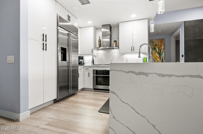 Building Photo - 7167 E Rancho Vista Dr