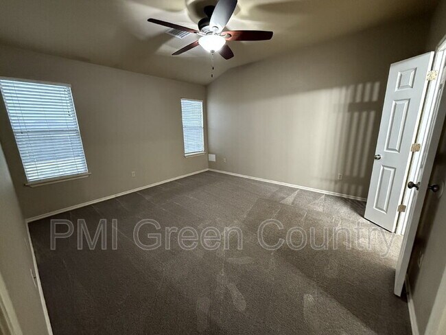 Building Photo - 3525 E Aurora St