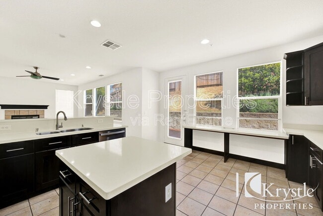 Building Photo - 35 Goldfinch Dr