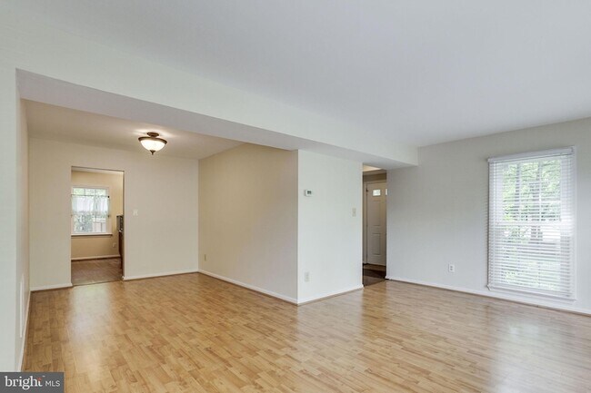 Building Photo - 2937 Village Spring Ln