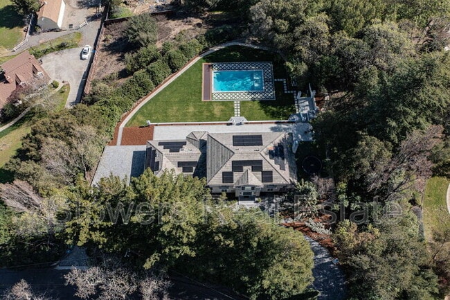 Building Photo - 345 Montair Dr