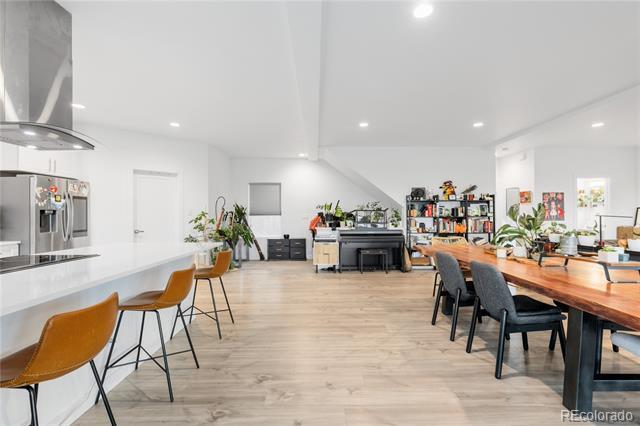 Building Photo - 1400 W Alaska Pl