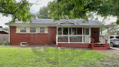 Building Photo - 3039 S Glenn Ave