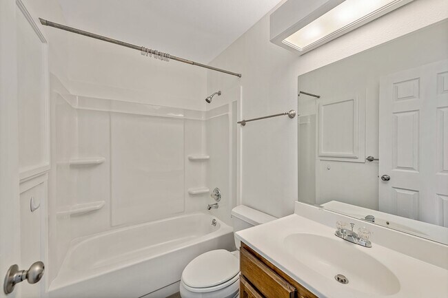 Building Photo - 466 1/2 Carson Lake Dr