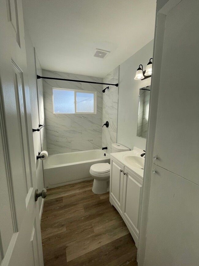 Building Photo - Charming Renovated 2bed/1bath Denver Home ...