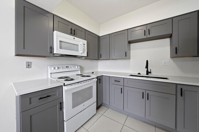 Building Photo - 810 Lake Shore Dr